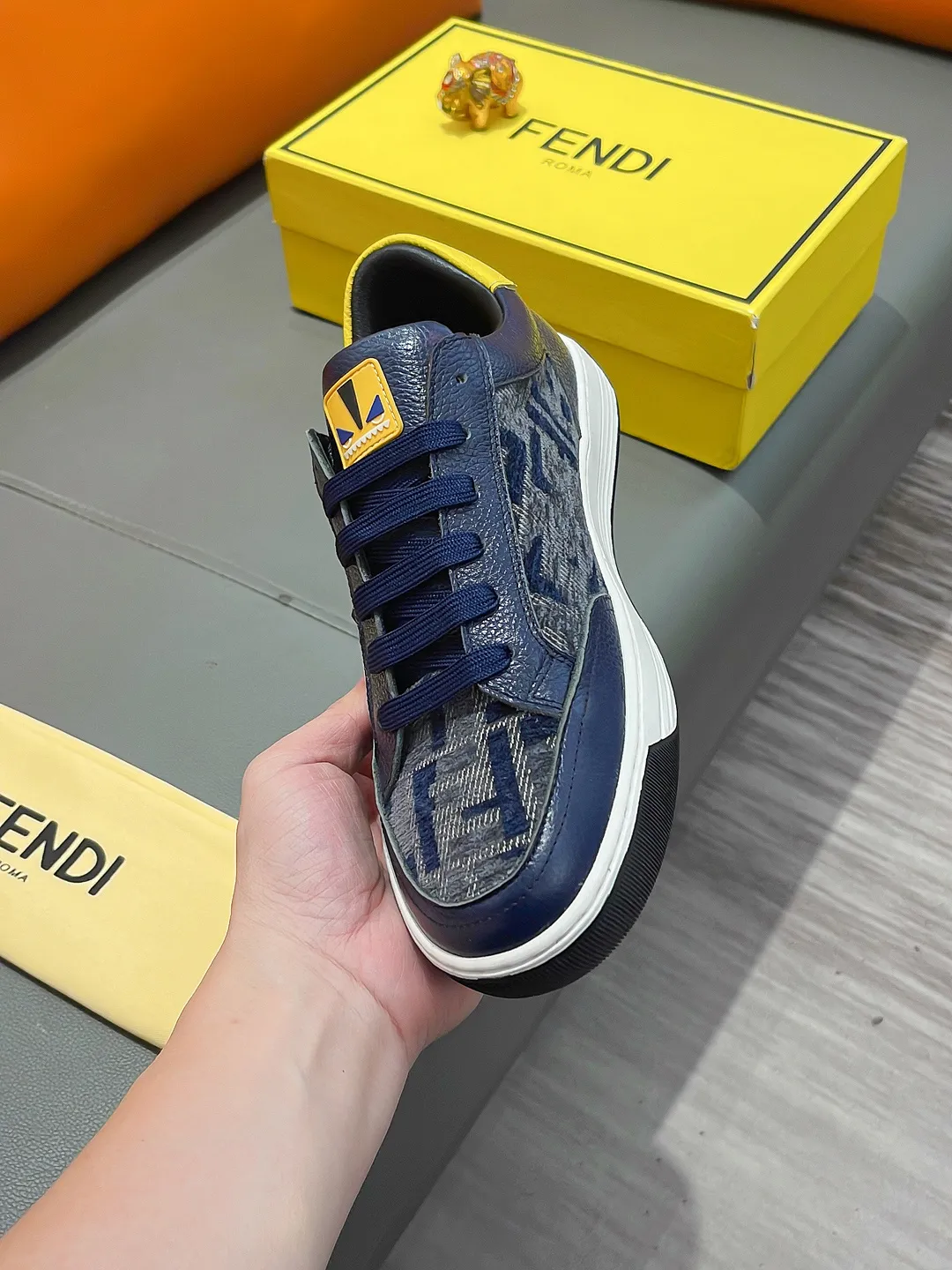 Men's shoes FENDI "Fendi" P400 Regular size: 38-44 (casual shoes) Product materials: Selected cowhide upper, soft sheepskin lining; original outsole.